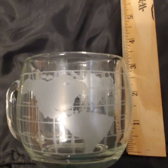 2 Vtg Nestle Nescafe World Globe Mugs Frosted Etched MCM - Picture 4 of 6
